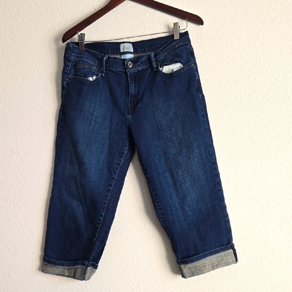 Levi's 515 Capri Blue Rolled Hem Capri Jeans Summer Essential - Picture 1 of 9